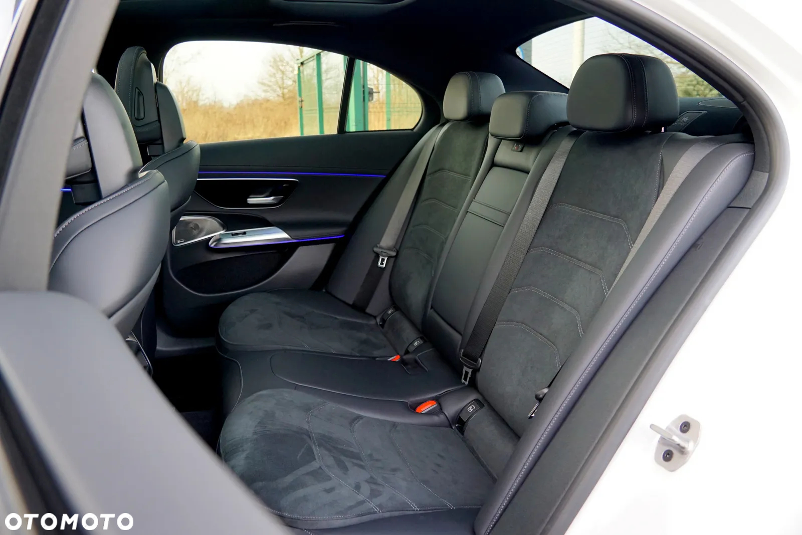 Mercedes-Benz Klasa E 220 d 4Matic 9G-TRONIC Edition AMG Line - 22