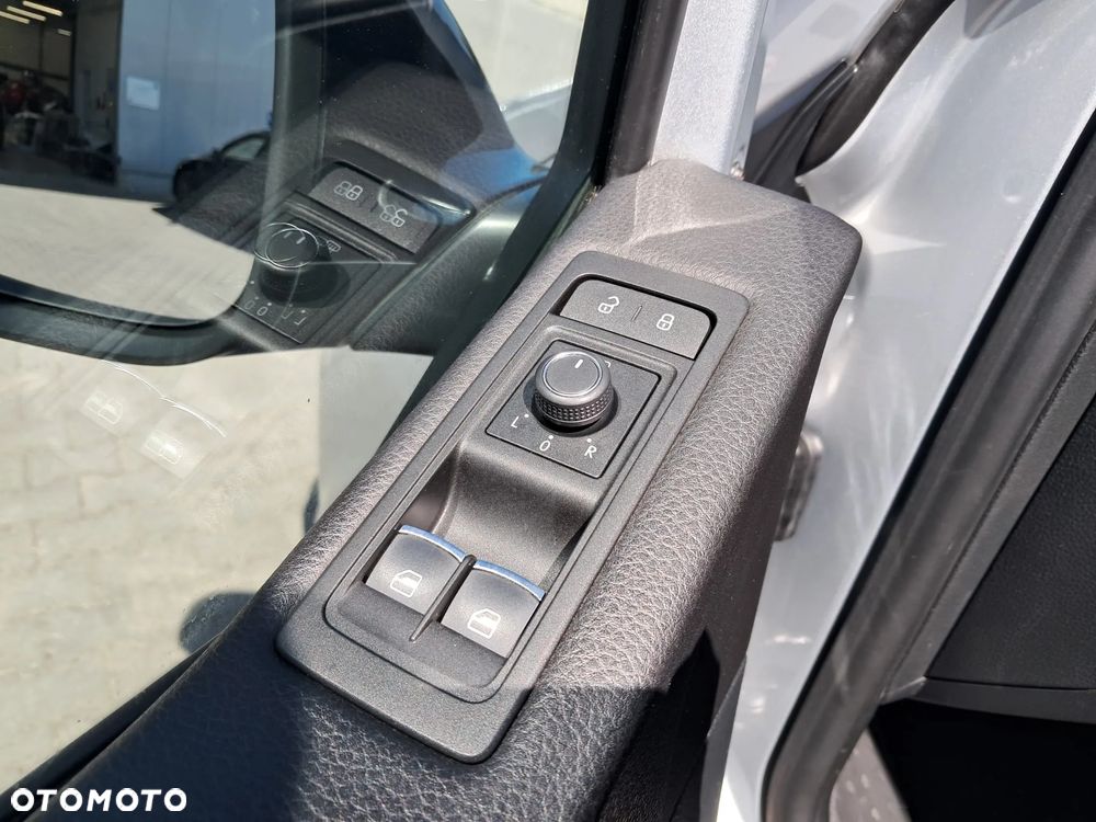 Volkswagen Multivan - 21