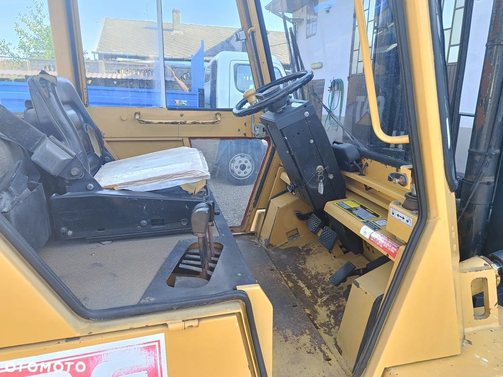 Caterpillar VG220F - 3