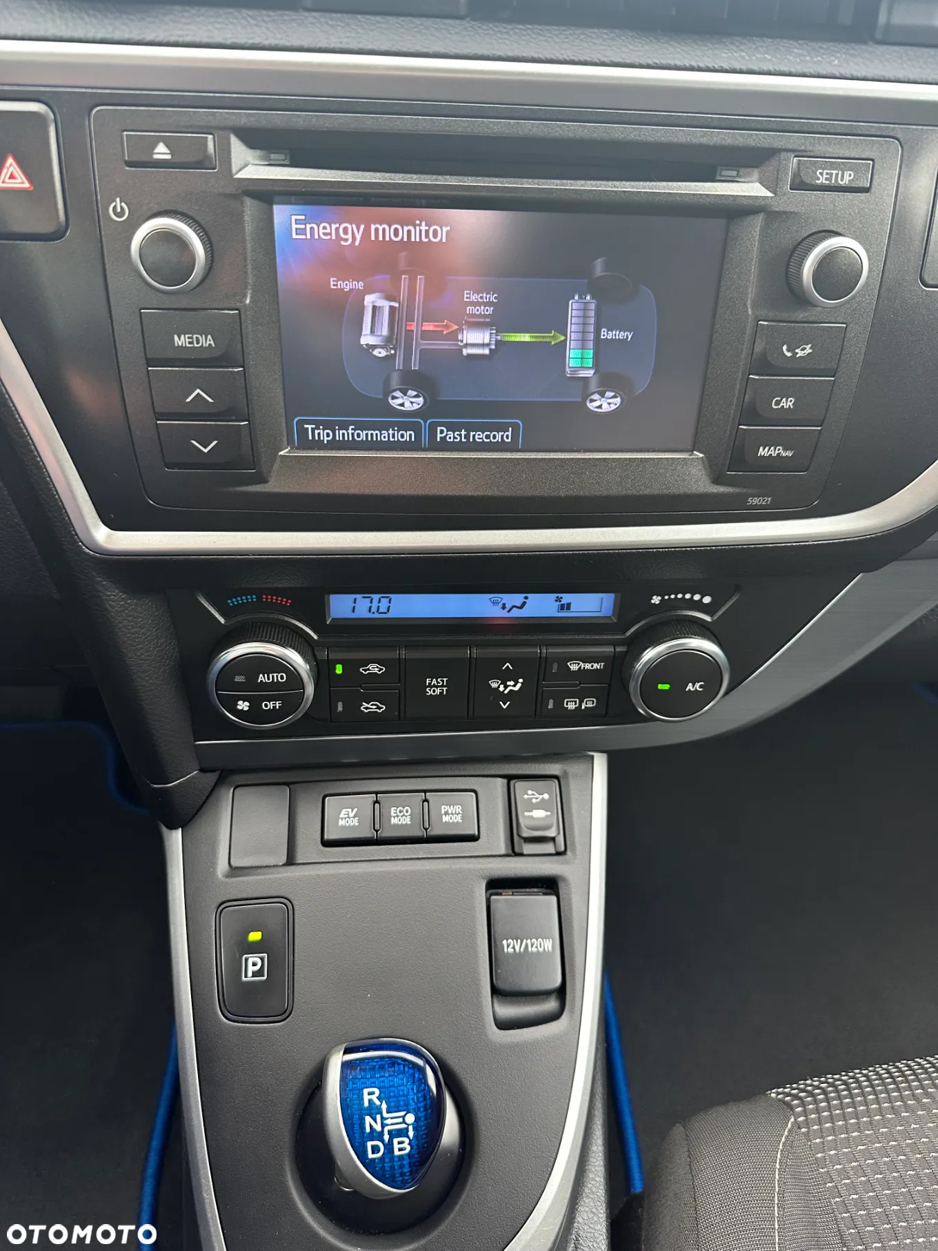 Toyota Auris 1.8 VVT-i Hybrid Automatik Touring Sports Executive - 32