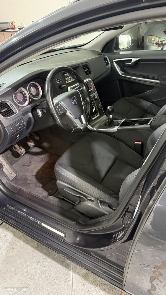 Volvo V60 2.0 D3 Kinetic Start/Stop - 4