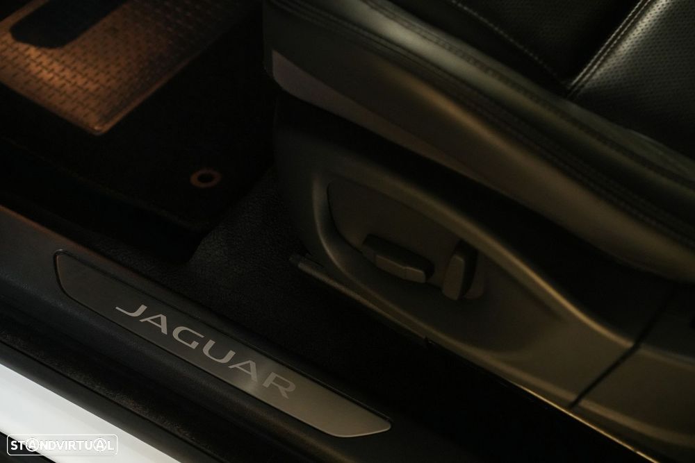 Jaguar E-Pace 2.0 i4D S AWD Aut. - 33