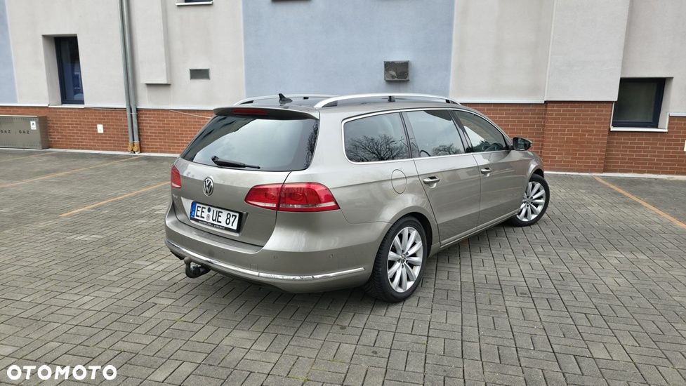 Volkswagen Passat - 4