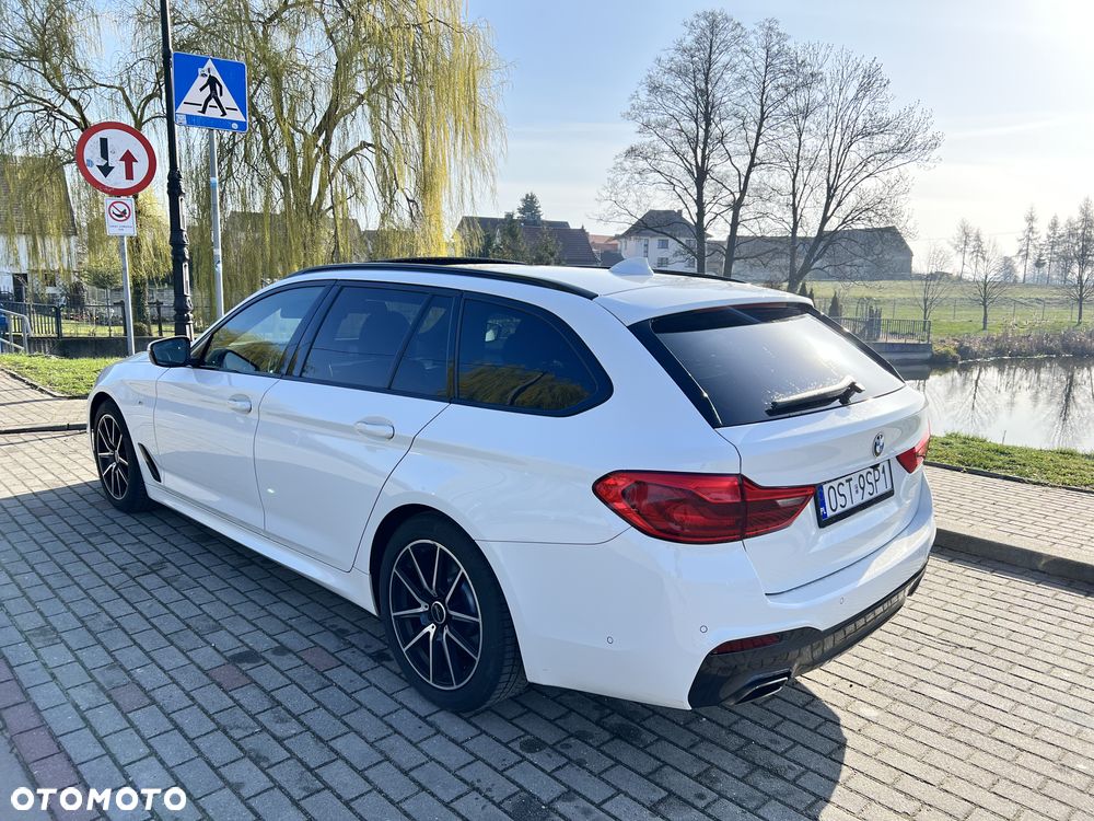 BMW Seria 5 520d M Sport - 8
