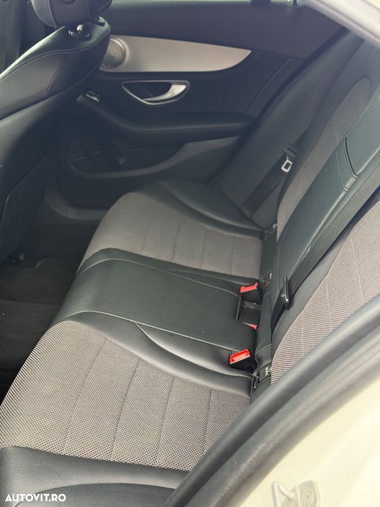 Mercedes-Benz C - 12