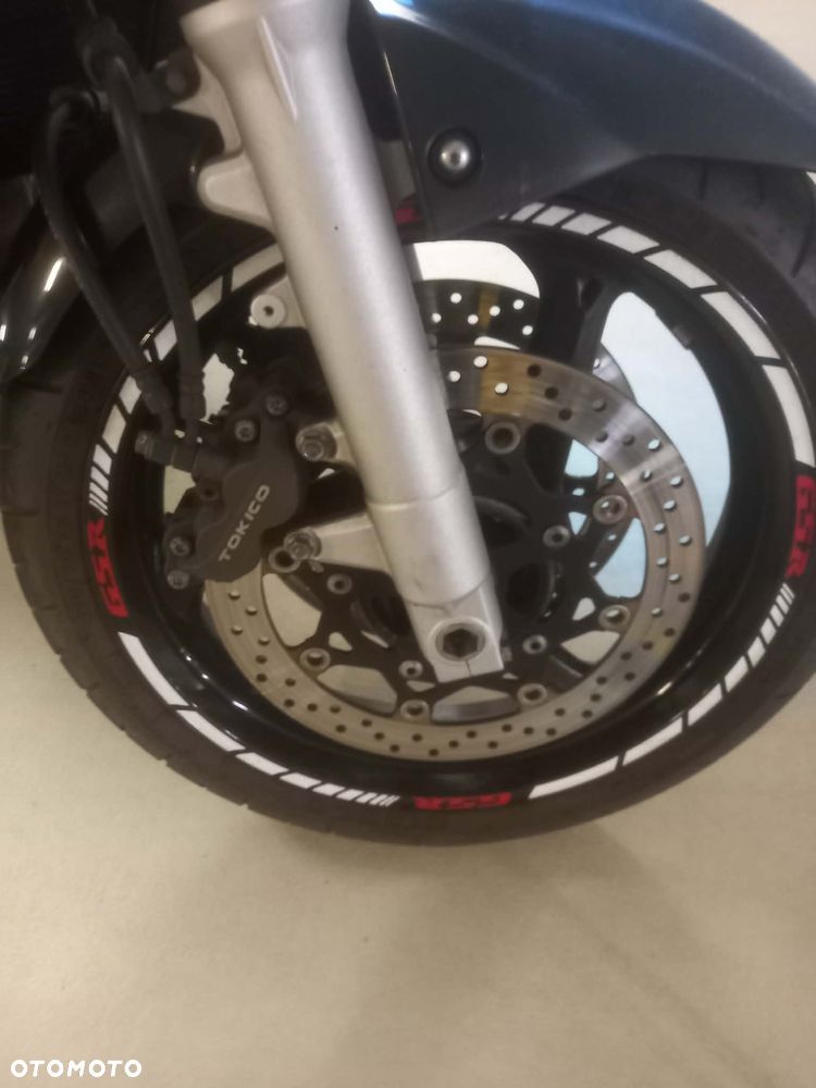 Suzuki GSR - 11