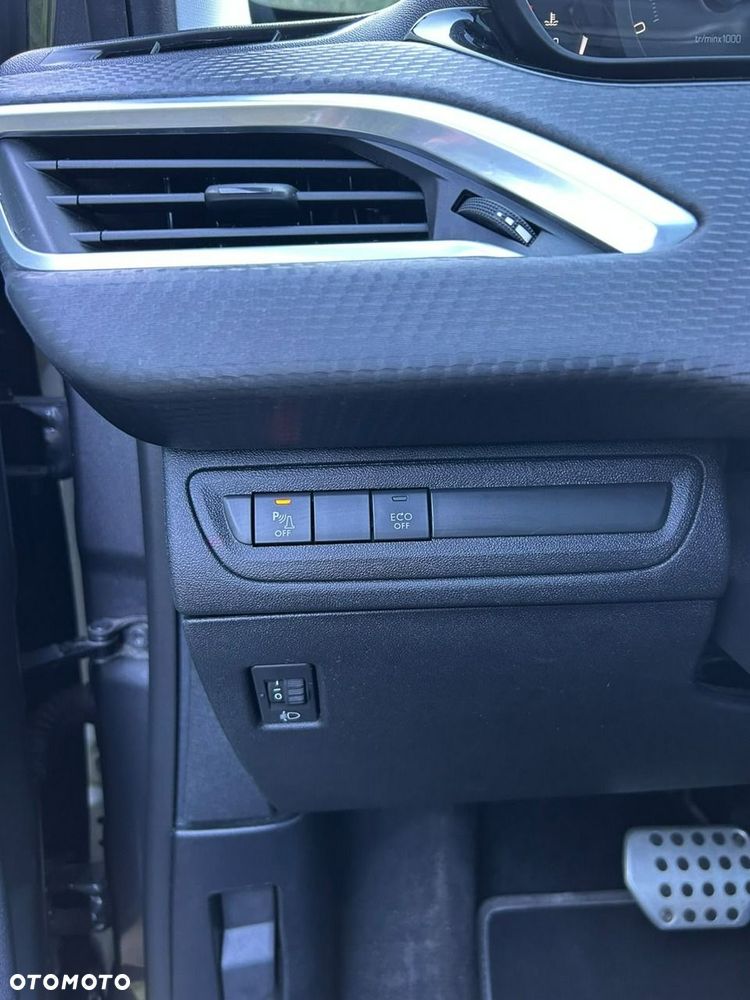 Peugeot 2008 - 12