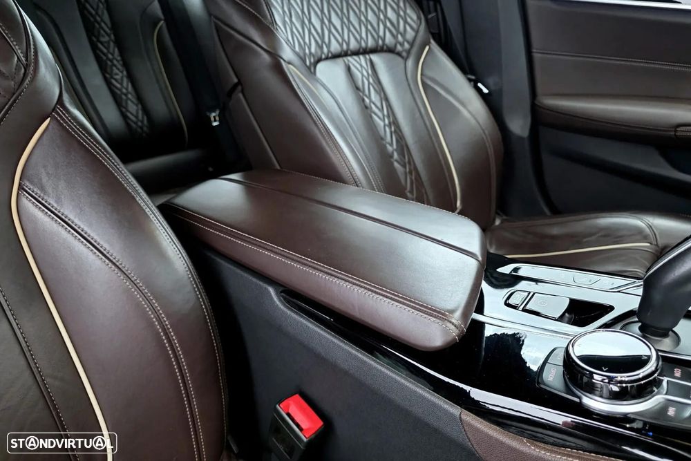 BMW 530 e Pack Desportivo M - 44