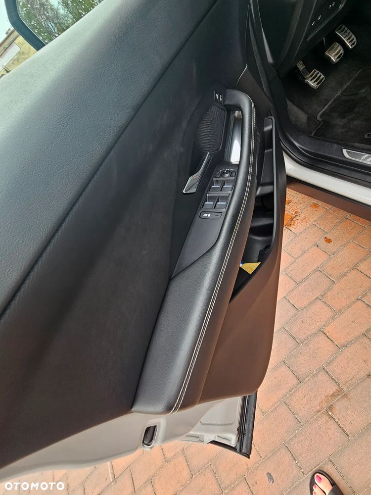 Jaguar E-Pace D150 R-Dynamic - 26