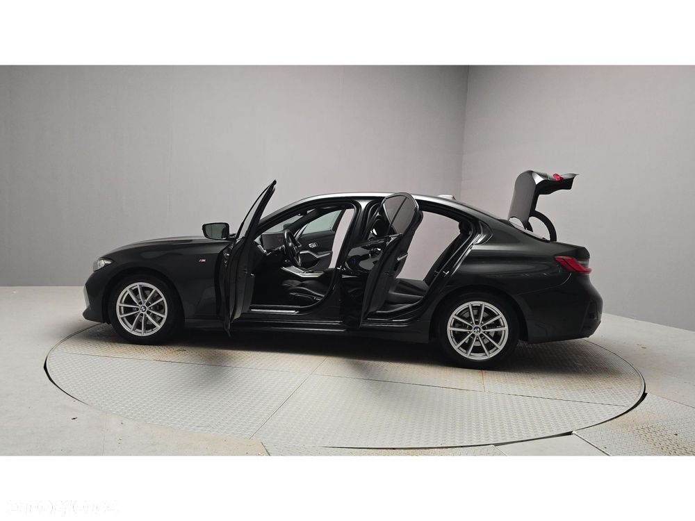 BMW Seria 3 320d xDrive mHEV M Sport - 10