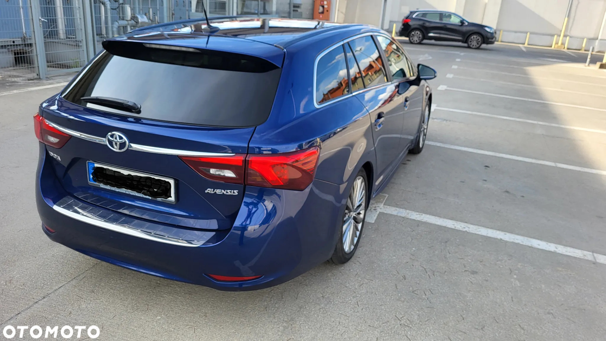 Toyota Avensis 2.0 D-4D Premium - 2