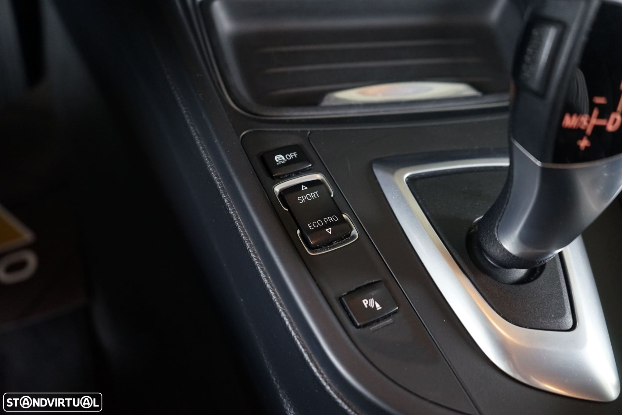 BMW 320 d Touring Auto Exclusive - 29