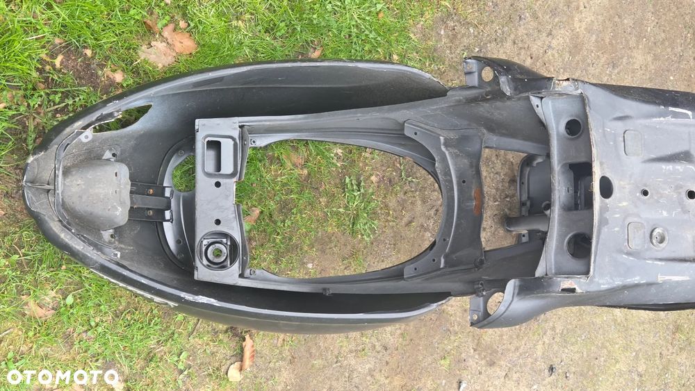 Karoseria buda Vespa Sprint S 2025 -> - 11