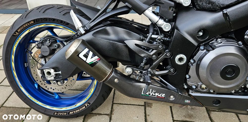 Suzuki GSX - 18