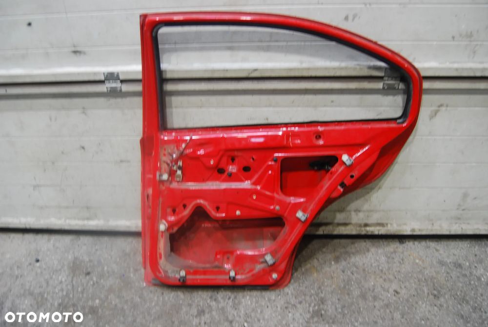 DRZWI PRAWY TYŁ TYLNE SKODA OCTAVIA I SEDAN 8180 - 5