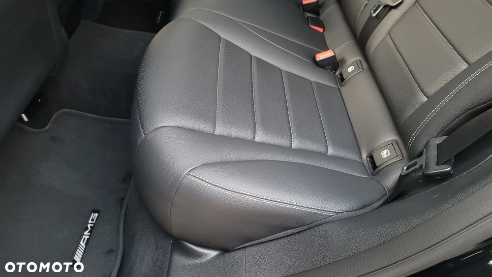 Mercedes-Benz GLC 200 4Matic 9G-TRONIC AMG Line - 9