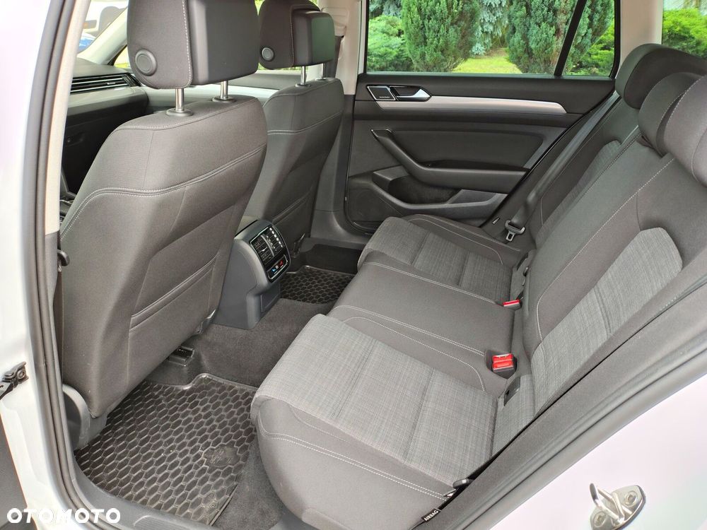 Volkswagen Passat - 19