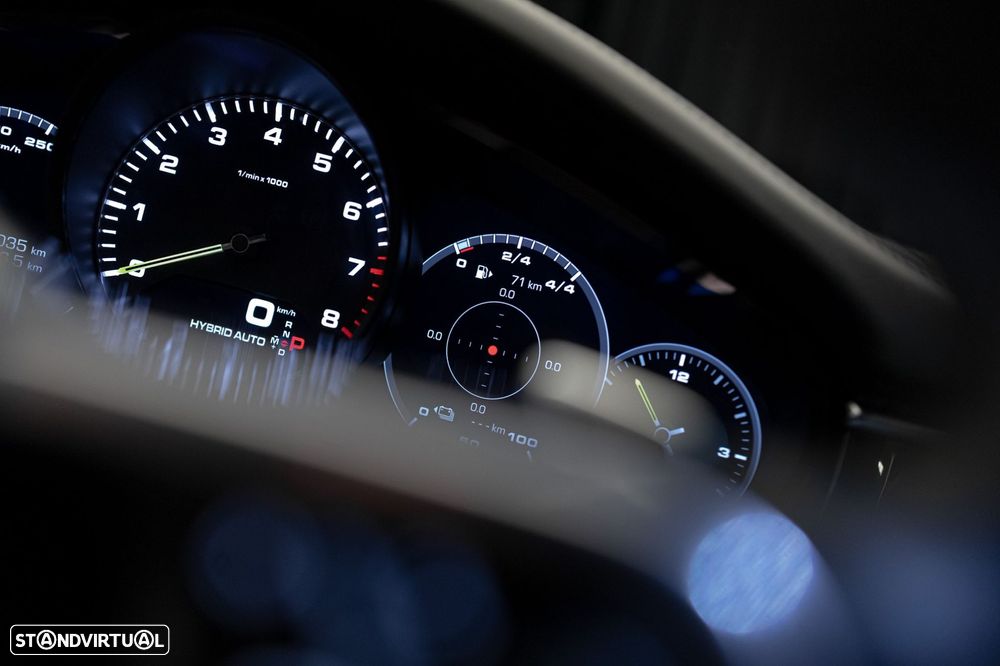 Porsche Panamera Sport Turismo 4 E-Hybrid Edition 10 Anos - 32