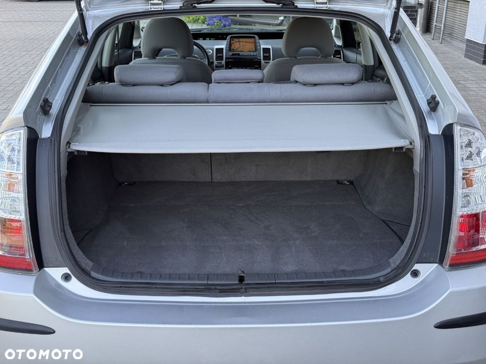 Toyota Prius (Hybrid) Sol - 39