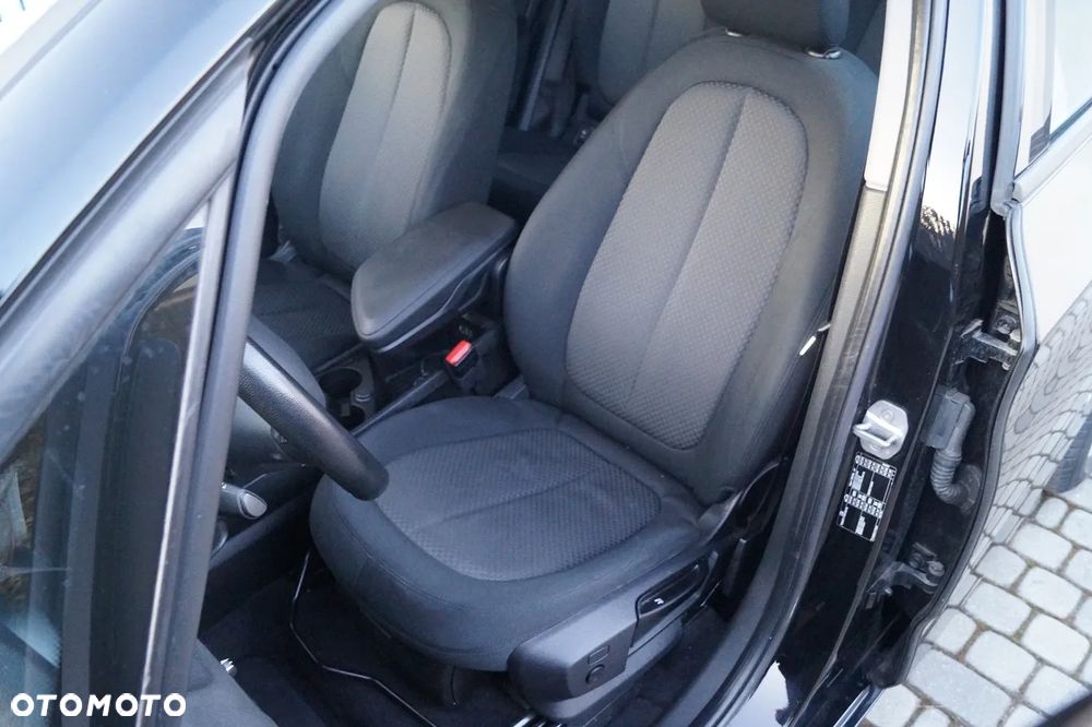 BMW Seria 2 216d - 20