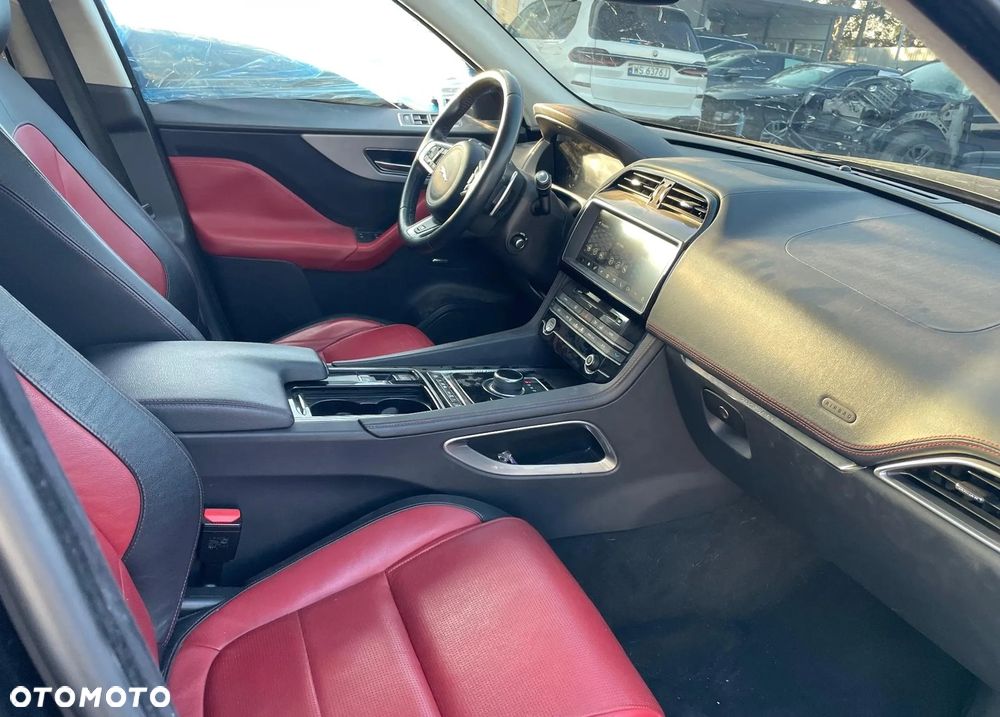 Jaguar F-Pace 2.0 i4P AWD R-Sport - 8