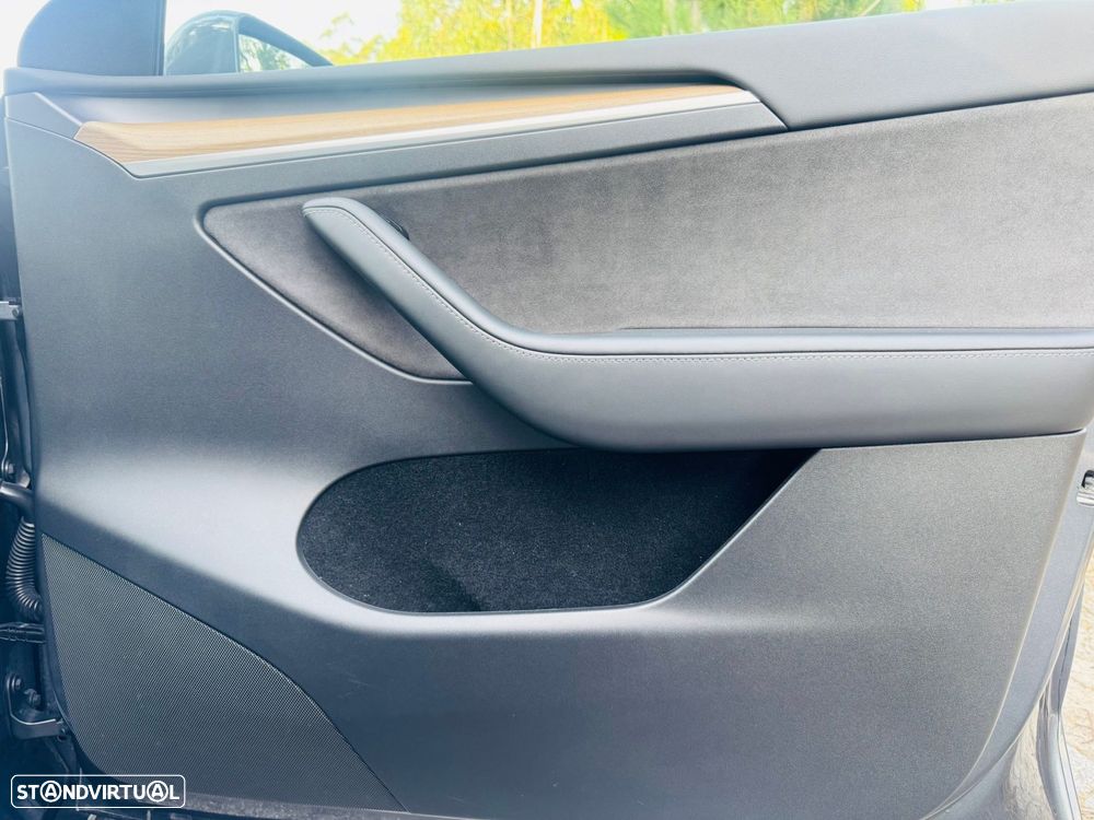 Tesla Model Y Long Range Tração Integral - 37