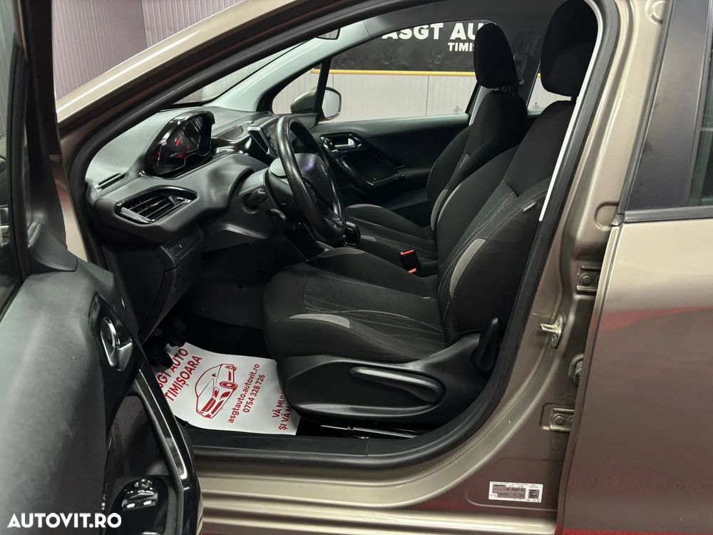 Peugeot 208 - 10