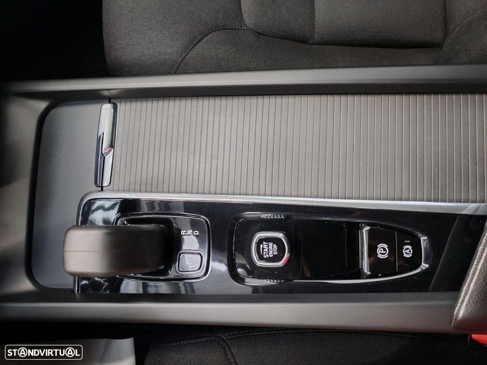 Volvo V60 2.0 B4 Momentum Geartronic - 16