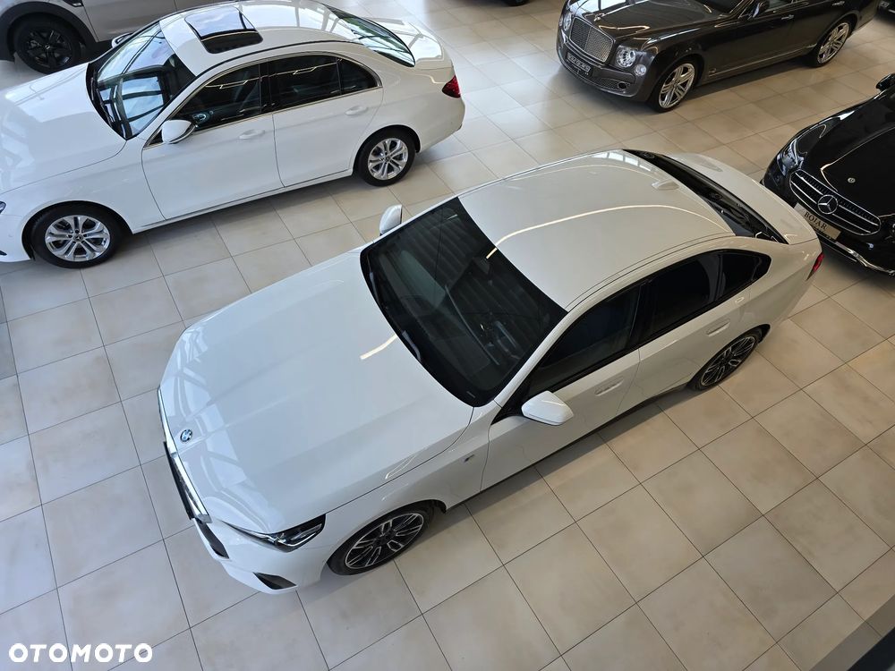 BMW Seria 5 520i mHEV M Sport - 21