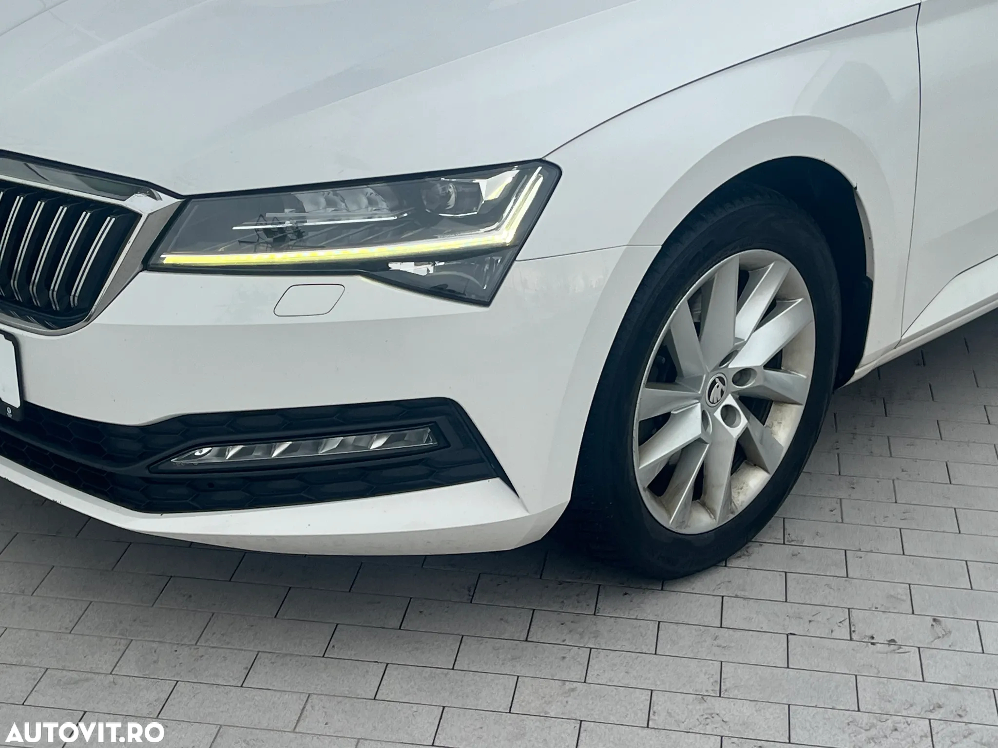 Skoda Superb 2.0 TDI DSG Ambition - 6
