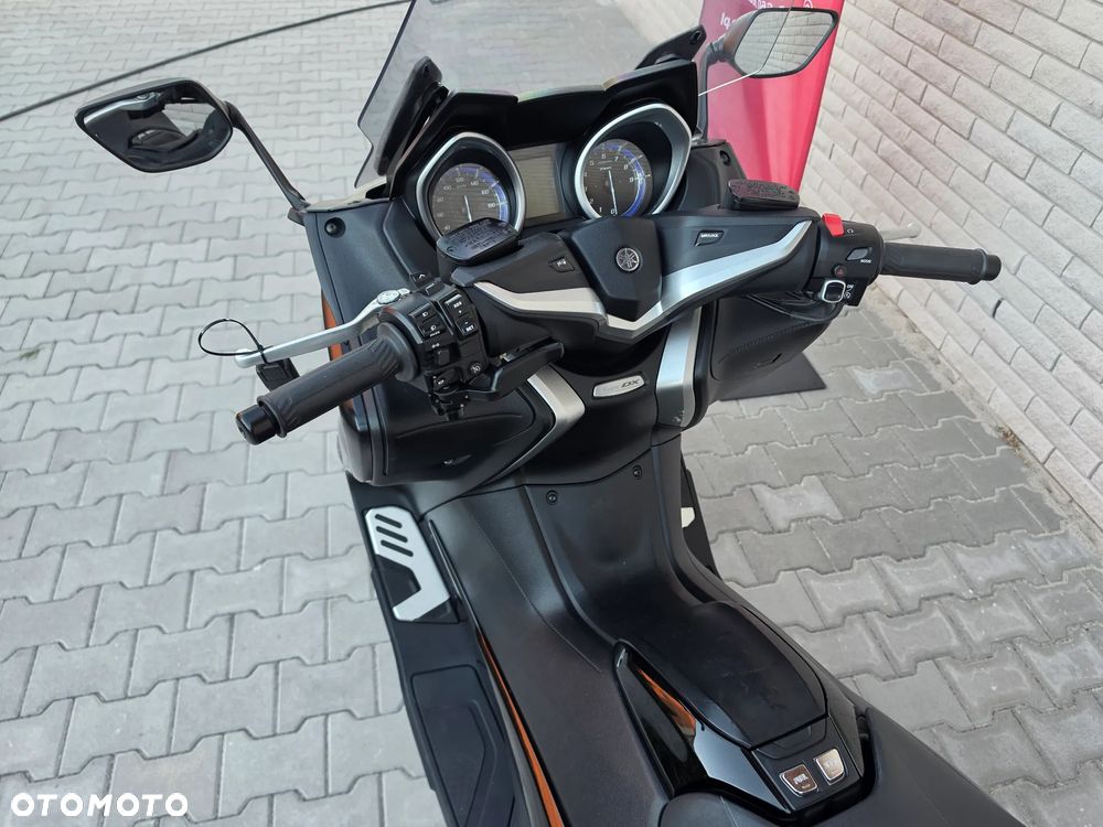 Yamaha Tmax - 15