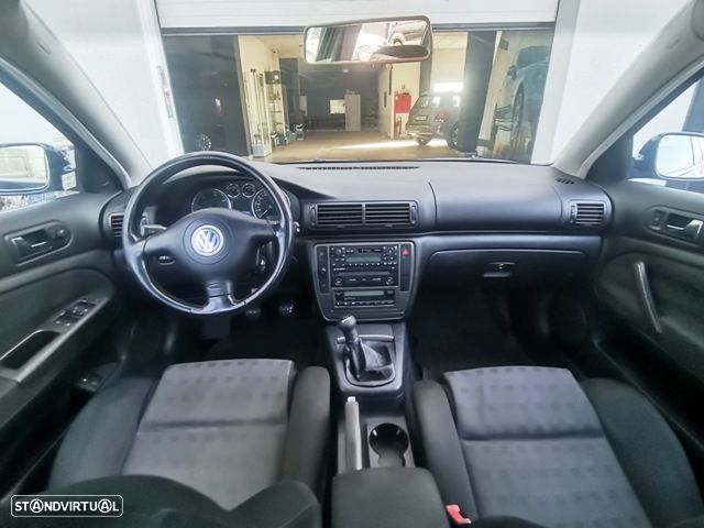 VW Passat 1.9 TDi Highline - 7