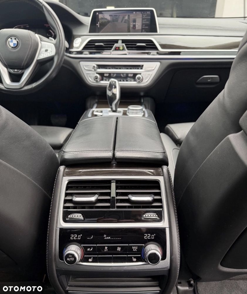 BMW Seria 7 740Li - 30