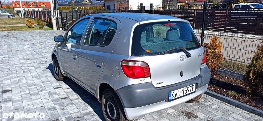 Toyota Yaris 1.0 Base - 3