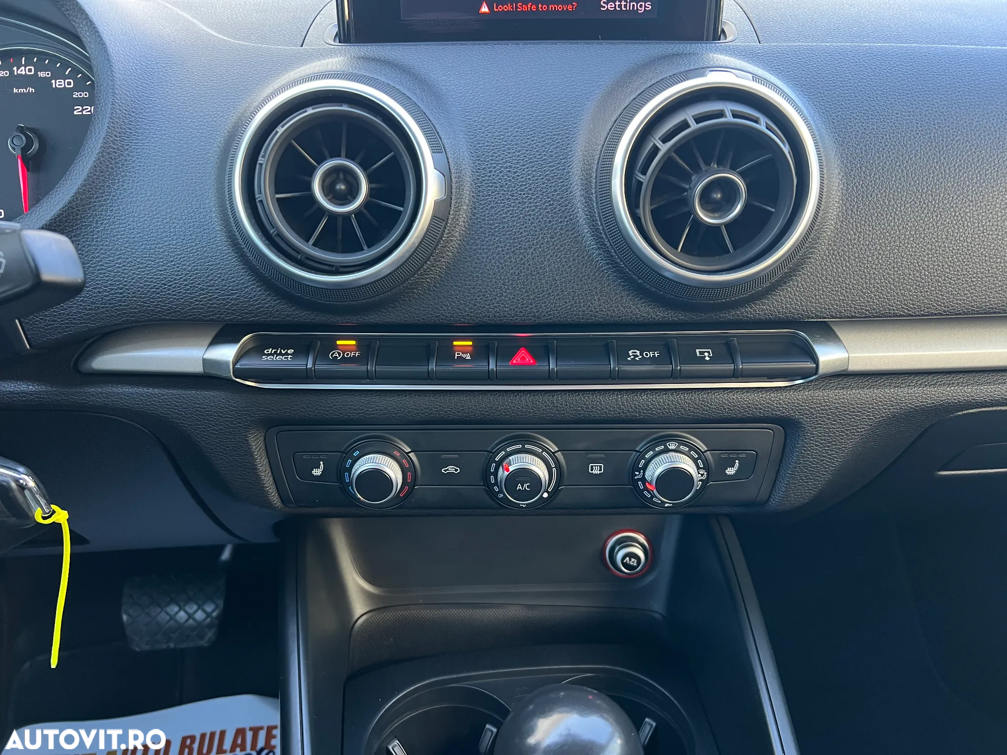 Audi A3 Sportback 1.6 TDI clean Stronic Ambiente - 11