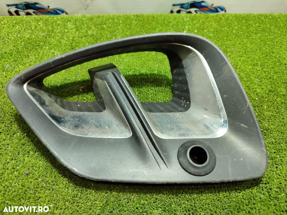 GRILA BARA FATA DREAPTA NISSAN JUKE HYBRID 1.6 BENZINA 2023 COD OEM 261A21107R / 261A27768R / HATCHBACK 5 USI / 2022-2024 - 1