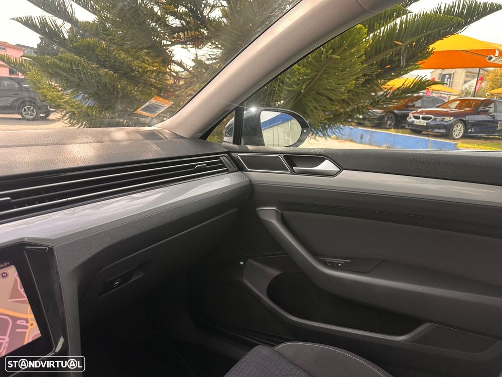 VW Passat Variant - 37