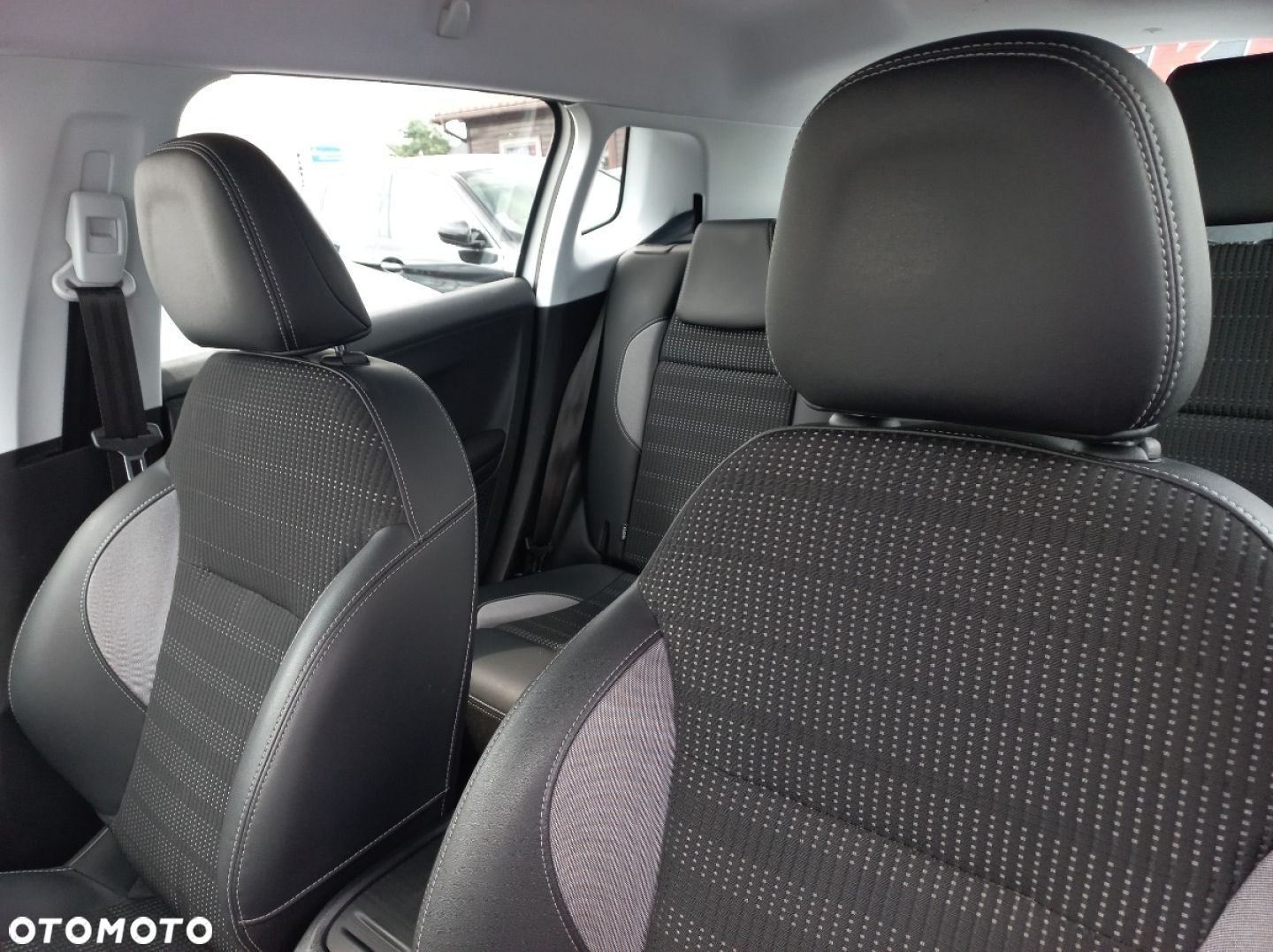 Peugeot 2008 - 12