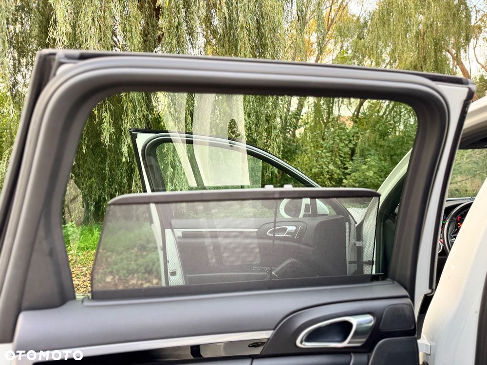 Porsche Cayenne Platinum Edition - 28