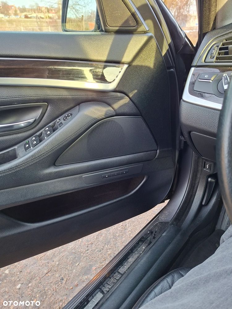 BMW Seria 5 535i Sport-Aut Luxury Line - 16