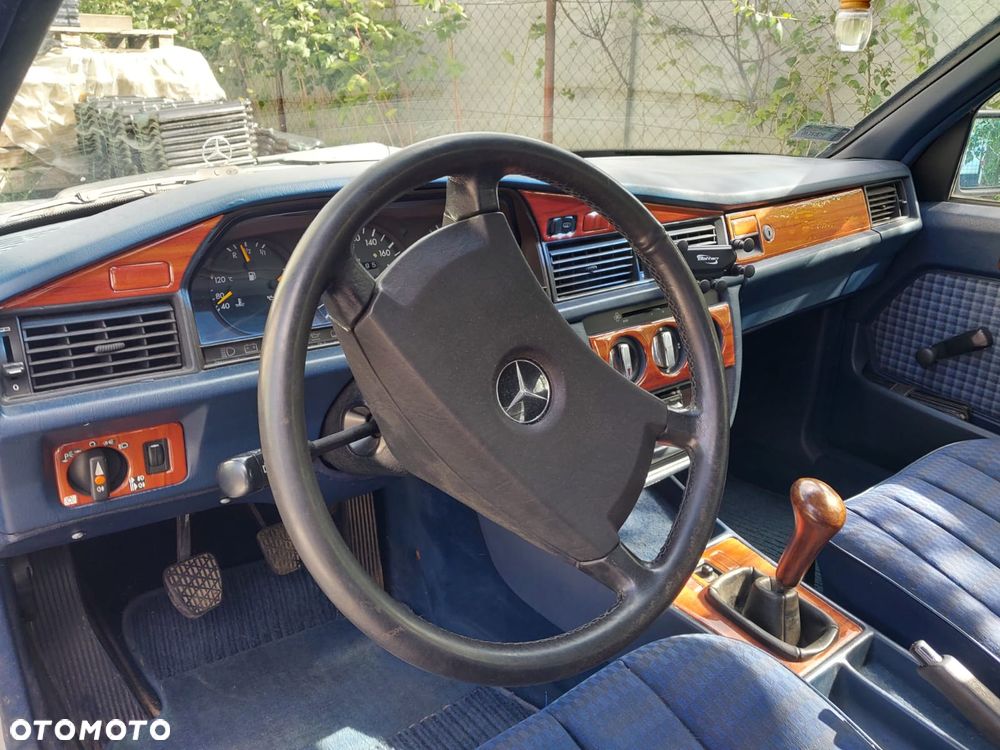 Mercedes-Benz W201 (190) - 5