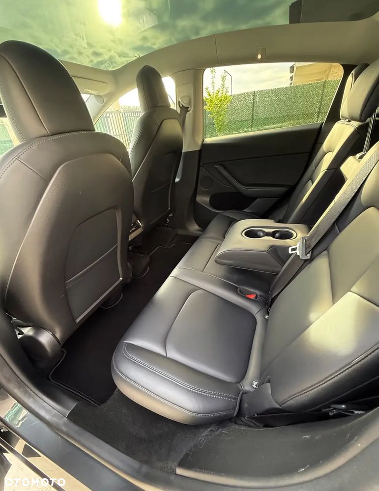 Tesla Model Y Long Range Dual Motor AWD - 9