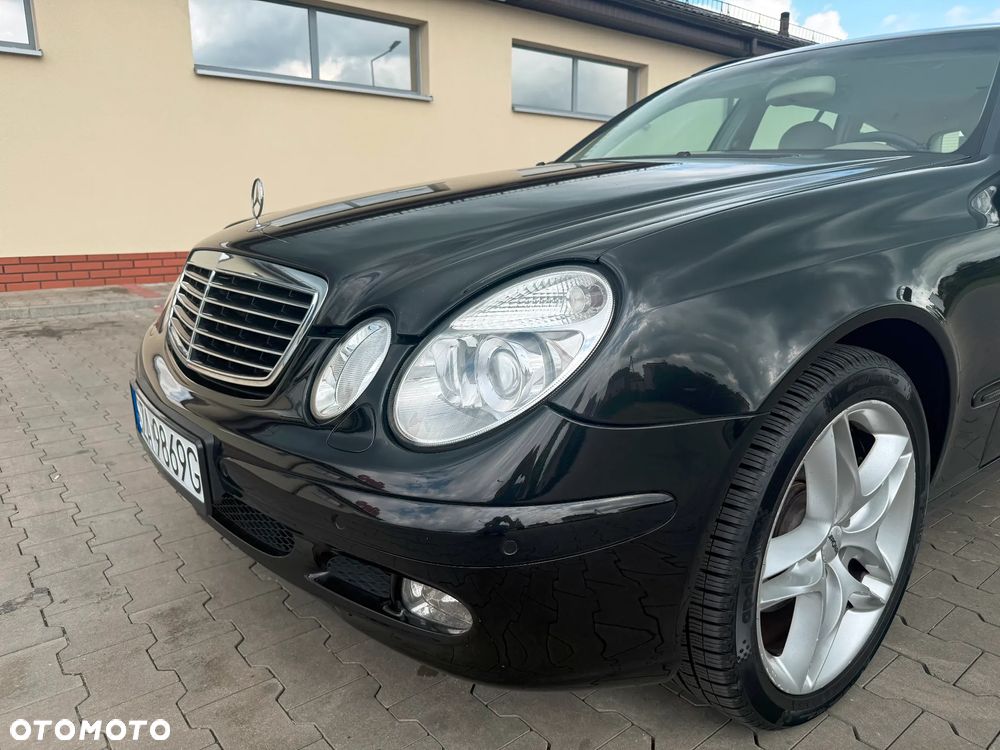Mercedes-Benz Klasa E 240 4-Matic T Classic - 27