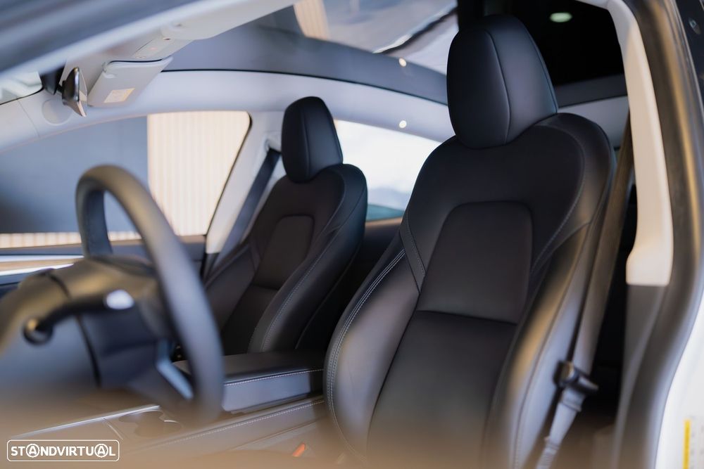 Tesla Model Y Standard RWD - 4