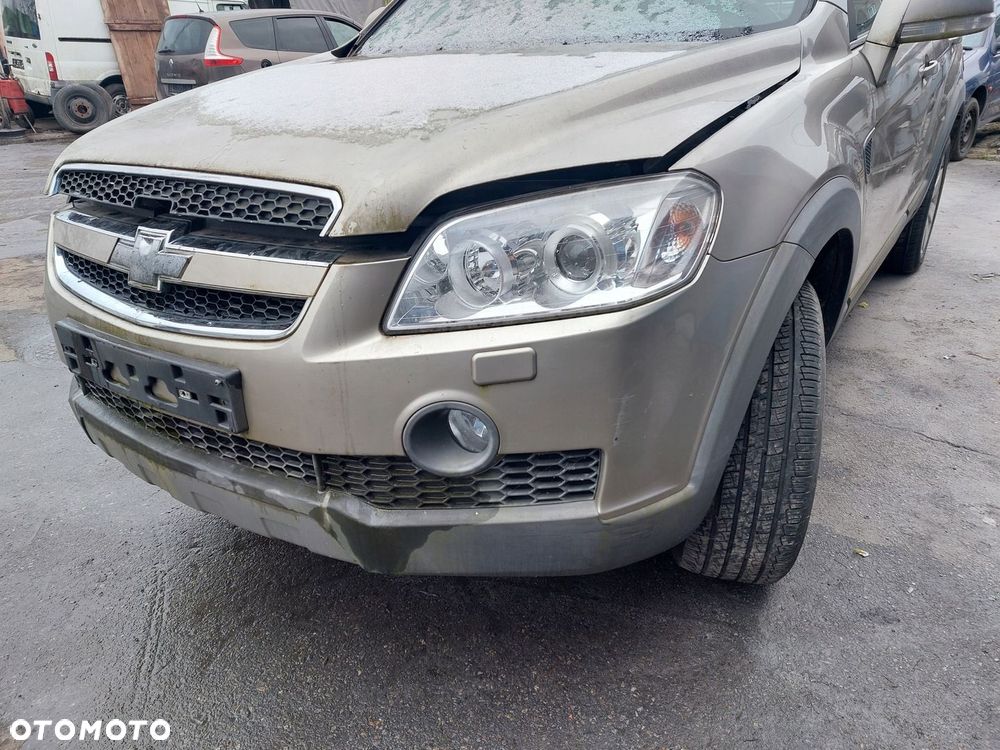 Chevrolet captiva 2.0 2010 r Lampa przód lewa