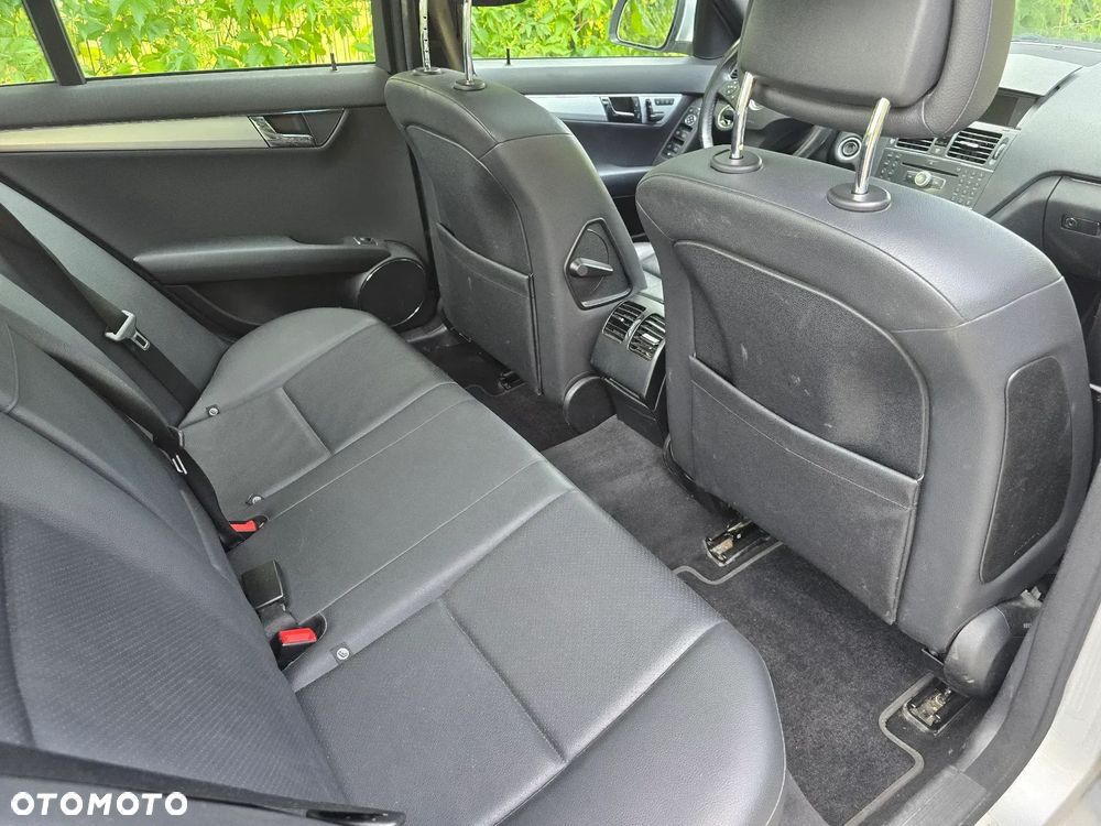 Mercedes-Benz Klasa C 300 4Matic 7G-TRONIC - 23