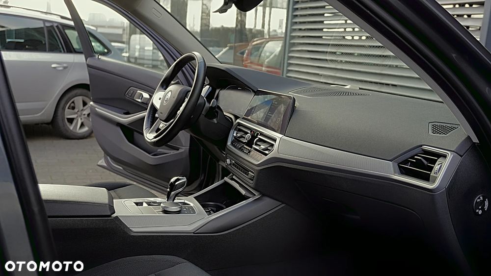 BMW Seria 3 320e - 16