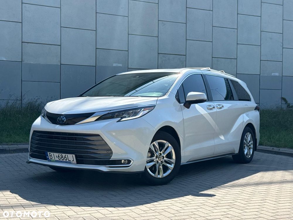 Toyota Sienna - 1