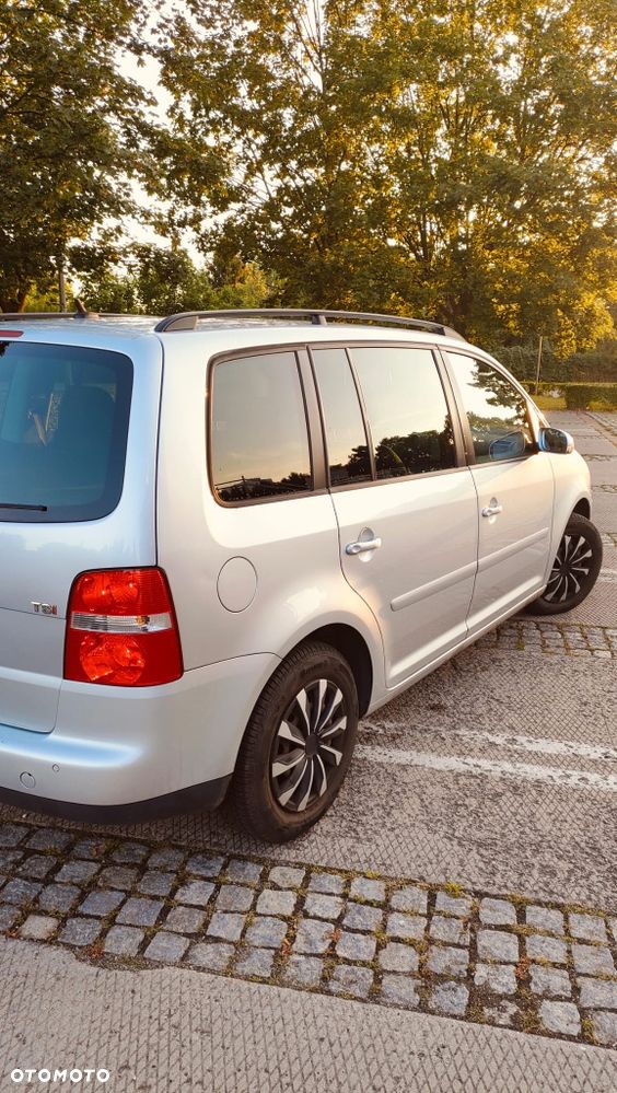 Volkswagen Touran - 4