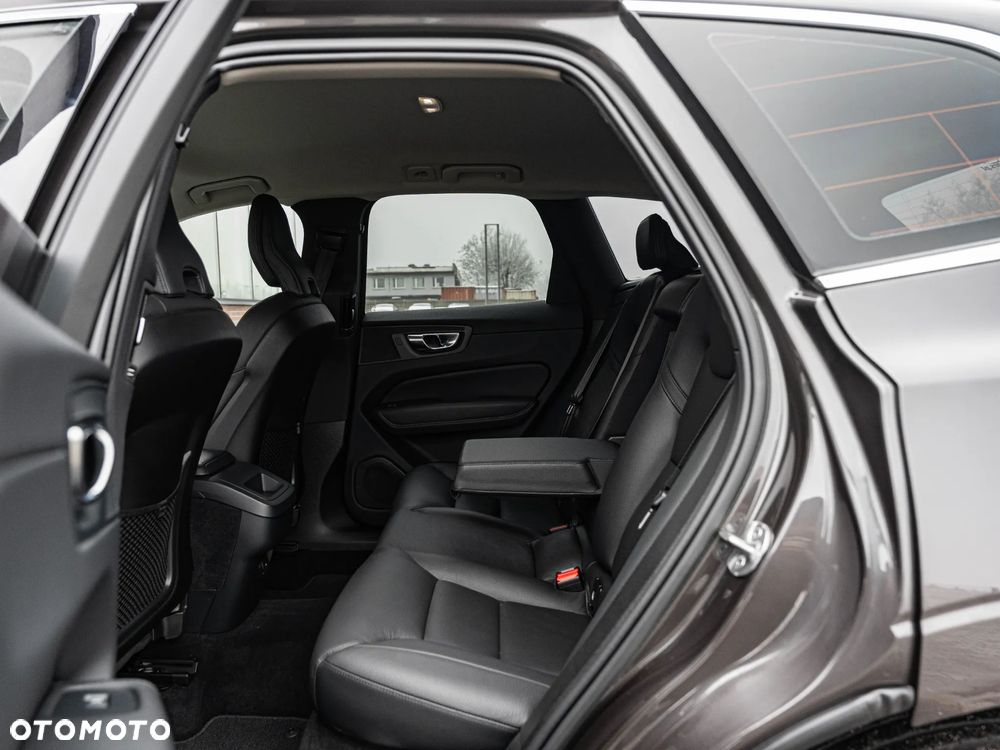 Volvo XC 60 B4 D AWD Geartronic Inscription - 28